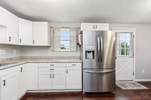 4180 Edinburgh Dr, Cincinnati, OH 45245 photo 9