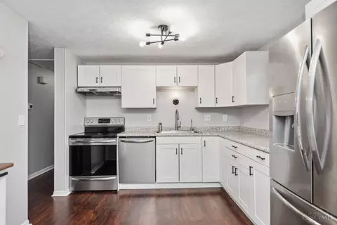 4180 Edinburgh Dr, Cincinnati, OH 45245 photo 8