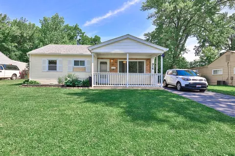912 Sunrise Dr, Loveland, OH 45140