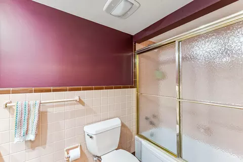 Bath - 1010 Timber Trl, Cincinnati, OH 45224 photo 3 of 3