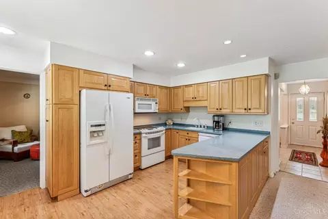 Kitchen - 1010 Timber Trl, Cincinnati, OH 45224 photo 1 of 2