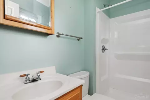 Bath - 4846 Beechwood Rd, Cincinnati, OH 45244 photo 1 of 2