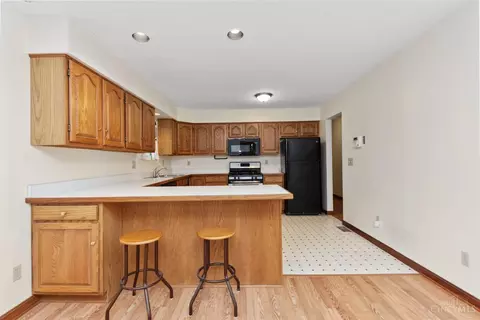 Kitchen - 4846 Beechwood Rd, Cincinnati, OH 45244 photo 2 of 5