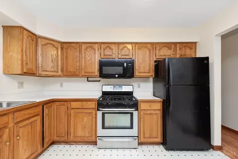 Kitchen - 4846 Beechwood Rd, Cincinnati, OH 45244 photo 5 of 5