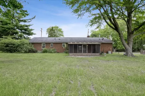 Exterior - 4846 Beechwood Rd, Cincinnati, OH 45244 photo 5 of 9