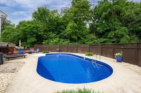 Exterior - 2721 Christopher Ln, Batavia, OH 45103 photo 11 of 18