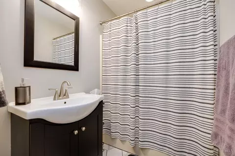 Bath - 2721 Christopher Ln, Batavia, OH 45103 photo 4 of 5