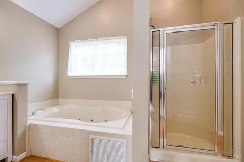 Bath - 2721 Christopher Ln, Batavia, OH 45103 photo 3 of 5