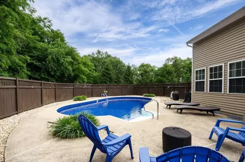 Exterior - 2721 Christopher Ln, Batavia, OH 45103 photo 8 of 18