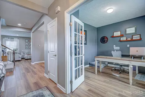 Entry Way - 9608 Kettering Ct, Harrison, OH 45030 photo 2 of 8