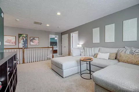 Entry Way - 9608 Kettering Ct, Harrison, OH 45030 photo 6 of 8