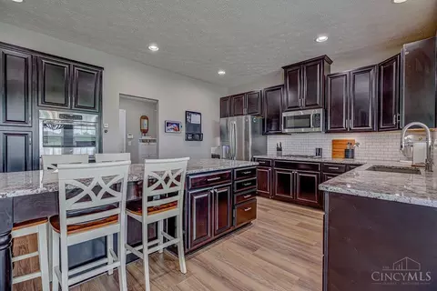 Kitchen - 9608 Kettering Ct, Harrison, OH 45030 photo 5 of 6