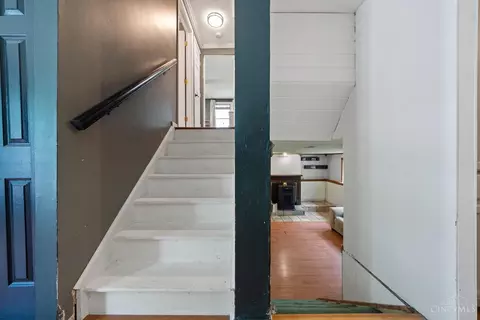 Entry Way - 4320 Cider Mill Dr, Cincinnati, OH 45245 photo 3 of 3