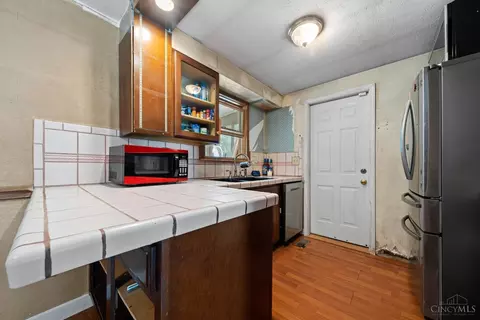 Kitchen - 4320 Cider Mill Dr, Cincinnati, OH 45245 photo 1 of 2
