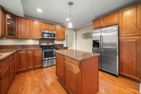 Kitchen - 8762 Birchbark Dr, Cincinnati, OH 45249 photo 2 of 5
