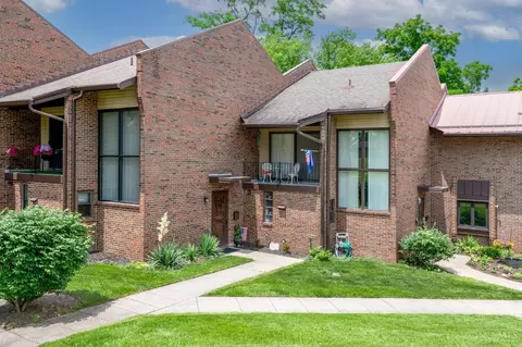 52 Stillmeadow Dr, Cincinnati, OH 45245