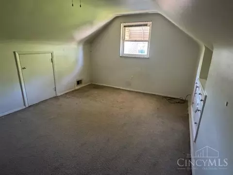 Bedroom - 4292 Applegate Ave, Cheviot, OH 45211 photo 3 of 4
