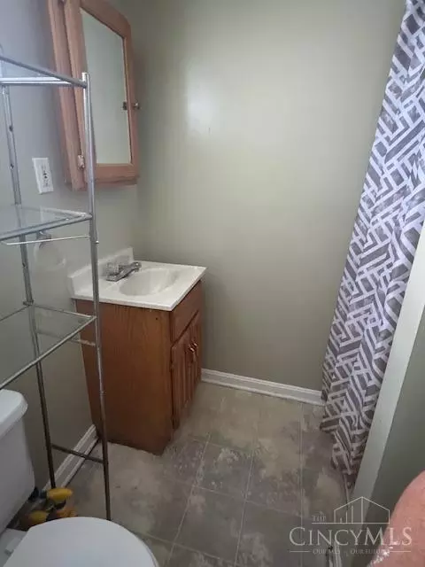Bath - 4292 Applegate Ave, Cheviot, OH 45211 photo 2 of 2