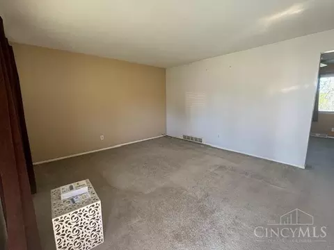 Living - 4292 Applegate Ave, Cheviot, OH 45211 photo 2 of 4
