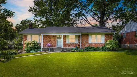 1069 Newcastle Dr, Cincinnati, OH 45231