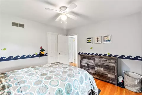 Bedroom - 1069 Newcastle Dr, Cincinnati, OH 45231 photo 4 of 6