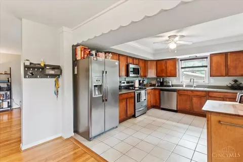 Kitchen - 1069 Newcastle Dr, Cincinnati, OH 45231 photo 1 of 3