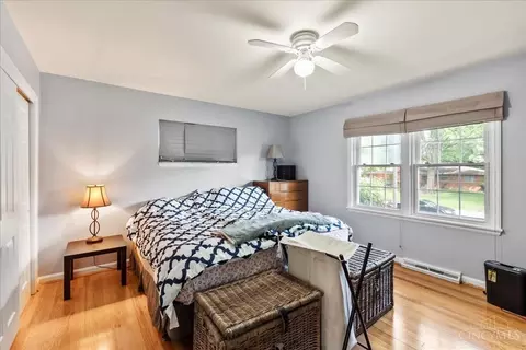 Bedroom - 1069 Newcastle Dr, Cincinnati, OH 45231 photo 3 of 6