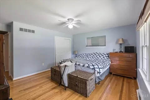 Bedroom - 1069 Newcastle Dr, Cincinnati, OH 45231 photo 1 of 6