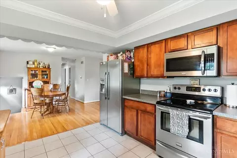 Kitchen - 1069 Newcastle Dr, Cincinnati, OH 45231 photo 3 of 3