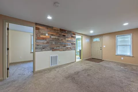 Living - 522 Spring Ave, Franklin, OH 45005 photo 3 of 3