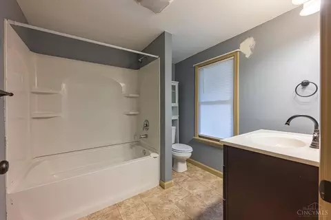 Bath - 522 Spring Ave, Franklin, OH 45005 photo 1 of 2