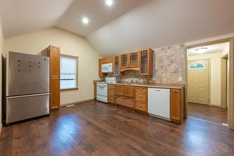 Kitchen - 522 Spring Ave, Franklin, OH 45005 photo 1 of 2
