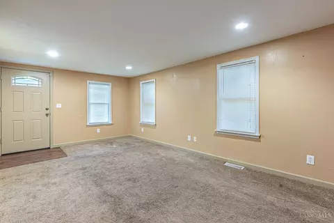 Living - 522 Spring Ave, Franklin, OH 45005 photo 2 of 3