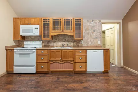 Kitchen - 522 Spring Ave, Franklin, OH 45005 photo 2 of 2