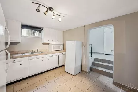 Kitchen - 5596 Samver Rd, Cincinnati, OH 45239 photo 3 of 3