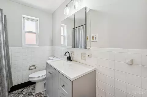 Bath - 5596 Samver Rd, Cincinnati, OH 45239 photo 3 of 3