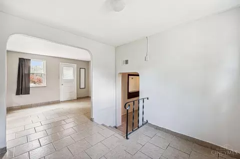 Entry Way - 5596 Samver Rd, Cincinnati, OH 45239 photo 1 of 3