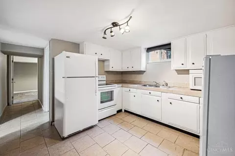 Kitchen - 5596 Samver Rd, Cincinnati, OH 45239 photo 2 of 3