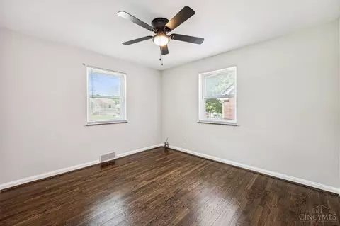Bedroom - 5596 Samver Rd, Cincinnati, OH 45239 photo 4 of 6