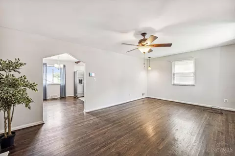 Living - 5596 Samver Rd, Cincinnati, OH 45239 photo 2 of 2