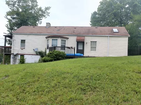 Exterior - 1702 Gilsey Ave, Cincinnati, OH 45205 photo 2 of 4