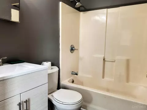 Bath - 1702 Gilsey Ave, Cincinnati, OH 45205 photo 1 of 1