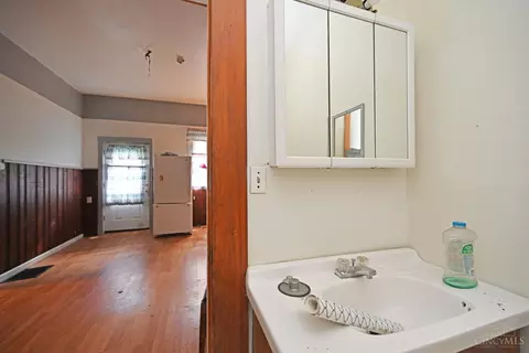 Bath - 3265 Epworth, Cincinnati, OH 45211 photo 3 of 4