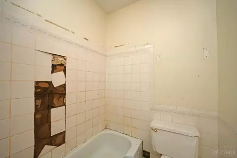Bath - 3265 Epworth, Cincinnati, OH 45211 photo 2 of 4