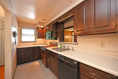 Kitchen - 2286 Deblin Dr, Cincinnati, OH 45239 photo 1 of 3