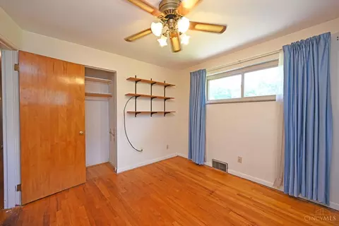 Bedroom - 2286 Deblin Dr, Cincinnati, OH 45239 photo 2 of 9