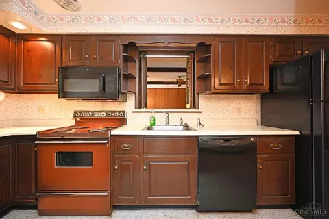 Kitchen - 2286 Deblin Dr, Cincinnati, OH 45239 photo 2 of 3