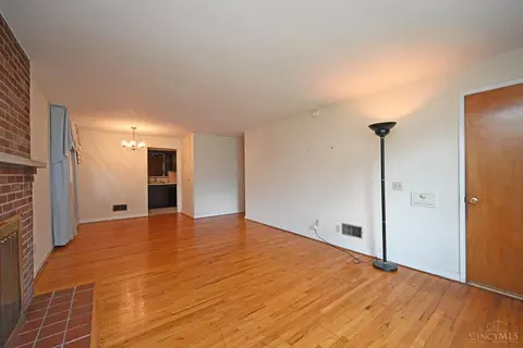 Living - 2286 Deblin Dr, Cincinnati, OH 45239 photo 2 of 5