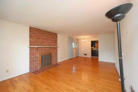 Living - 2286 Deblin Dr, Cincinnati, OH 45239 photo 1 of 5
