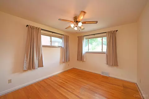 Bedroom - 2286 Deblin Dr, Cincinnati, OH 45239 photo 3 of 9